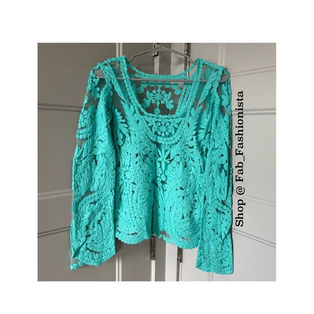 🛍️ Mint floral sheer top